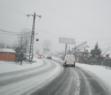 Circulaţie îngreunată în Bihor pe DN 76 din cauza ninsorii